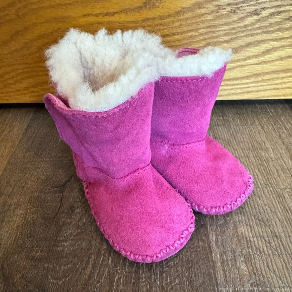 UGG Pink Suede Baby Boots Size 2/3 Shearling Lined - Picture 1 of 6